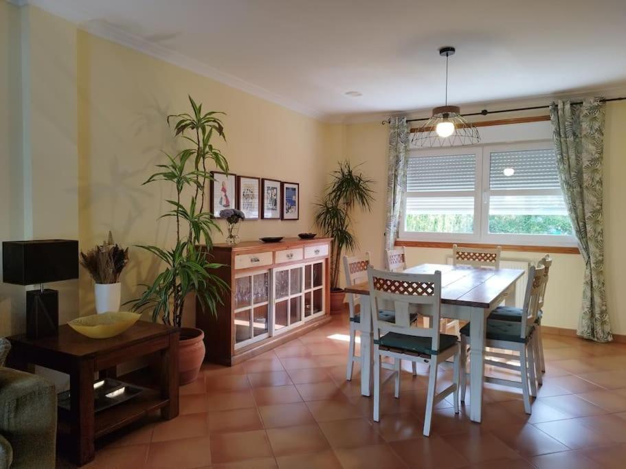 CASA DE LOIS,tranquila, luminosa, con piscina y cerca de Playa América Gondomar Esterno foto