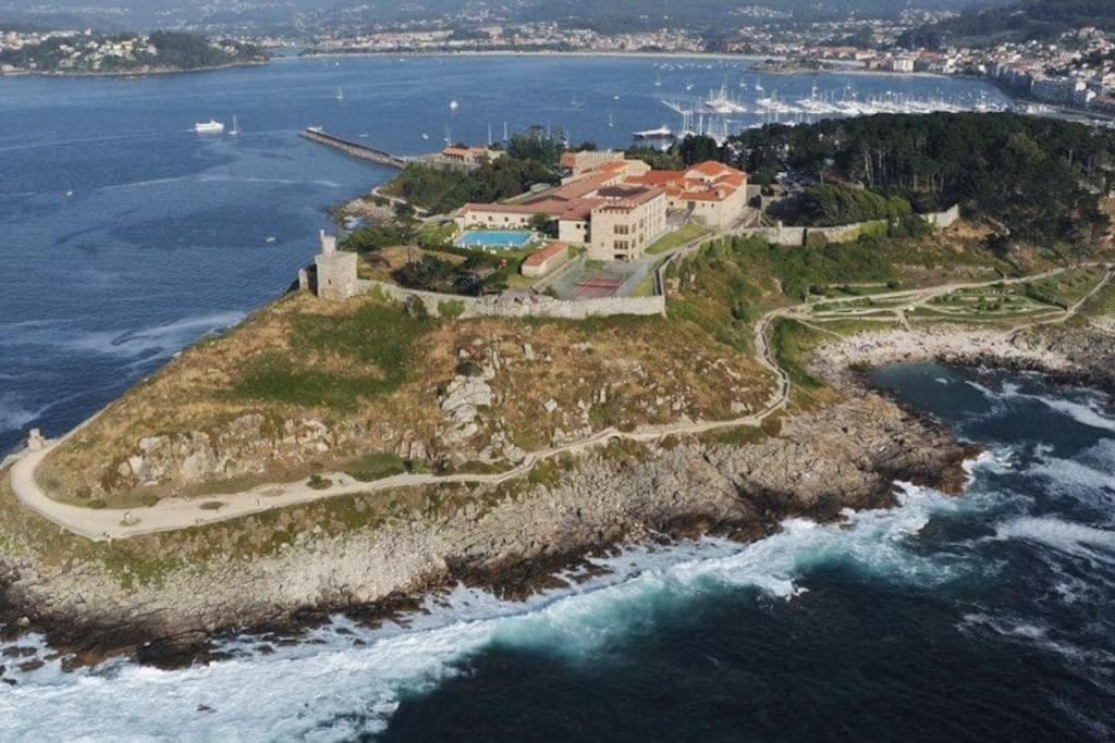 CASA DE LOIS,tranquila, luminosa, con piscina y cerca de Playa América Gondomar Esterno foto